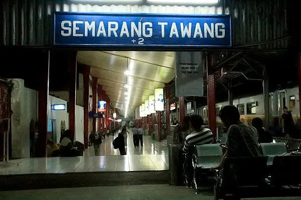 Beli Makan Di Stasiun Semarang Tawang