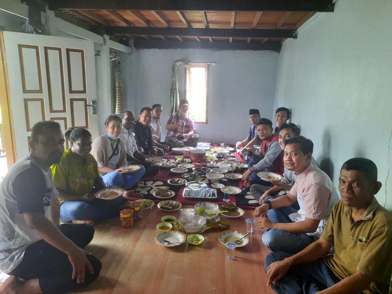 di rumah pak Haris. Soto ayam panas
