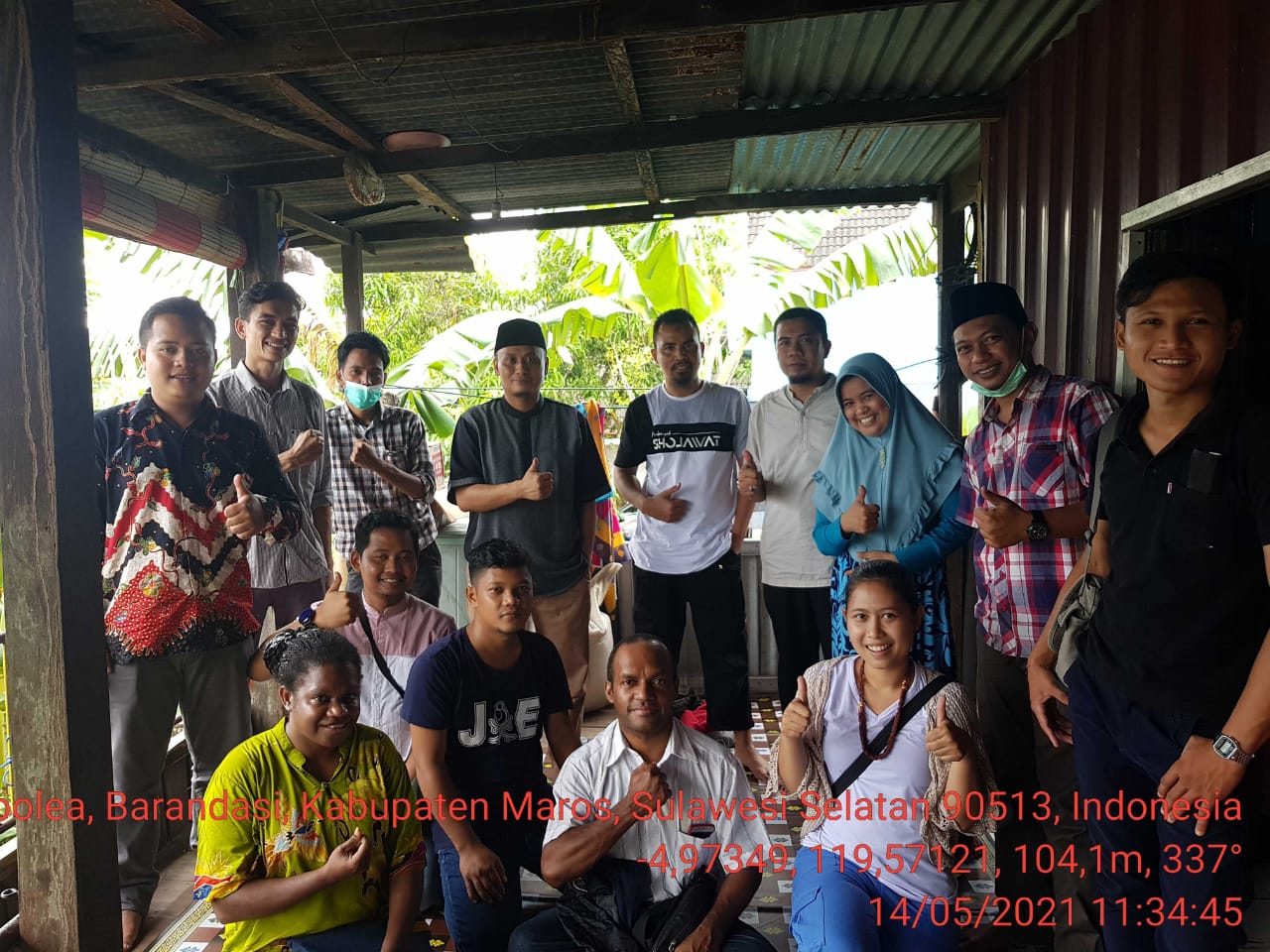 di rumah bu Marwati. Opor ayam rumah panggung